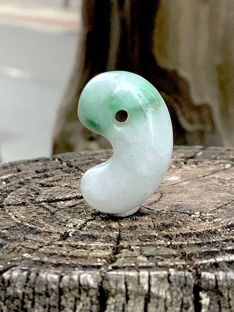 ✳極上品種のアイスジェイド氷糸魚川翡翠勾玉一生物の本物お値段に自信