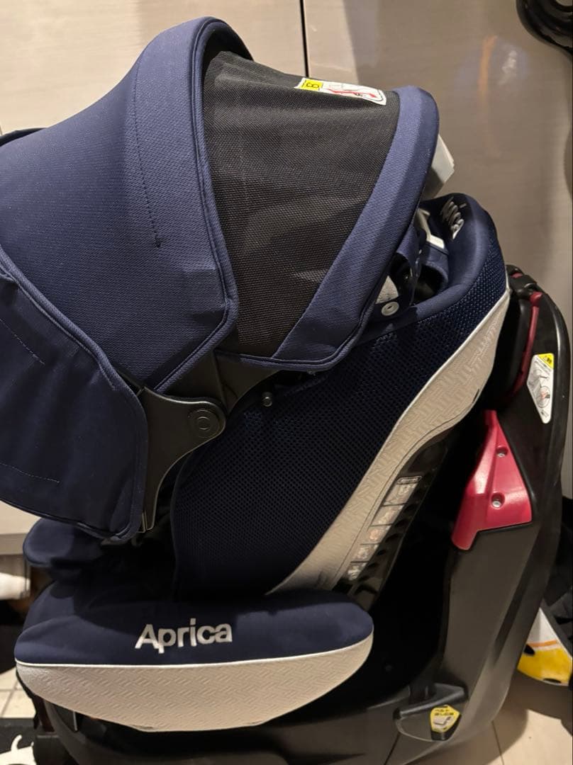 アップリカ フラディアグロウDX チャイルドシート 360°回転 - メルカリ