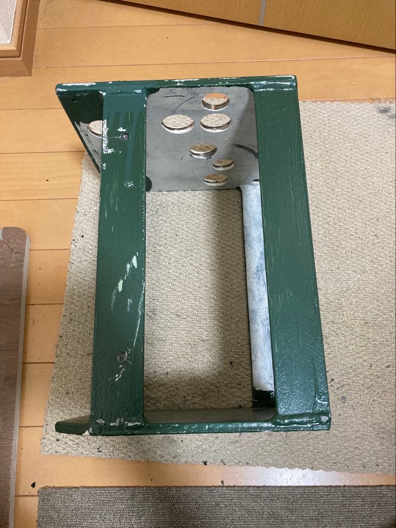 金属製 緑色 スタンド