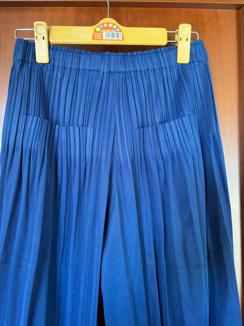 日本製イッセイミヤケプリーツプリーズパンツ　美品青系色2