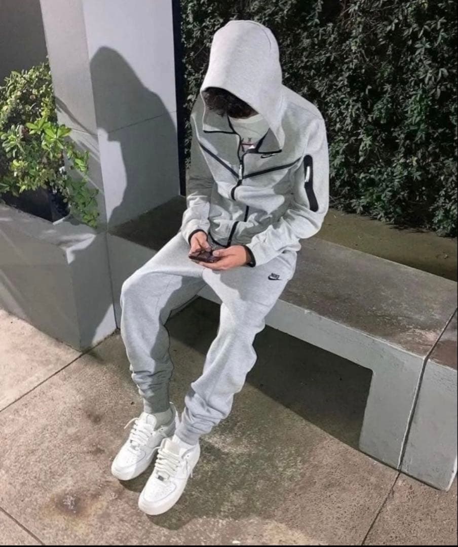 ナイキテックフリース セットアップ上下 Mサイズ グレー（内タグ付け）値下げ済み