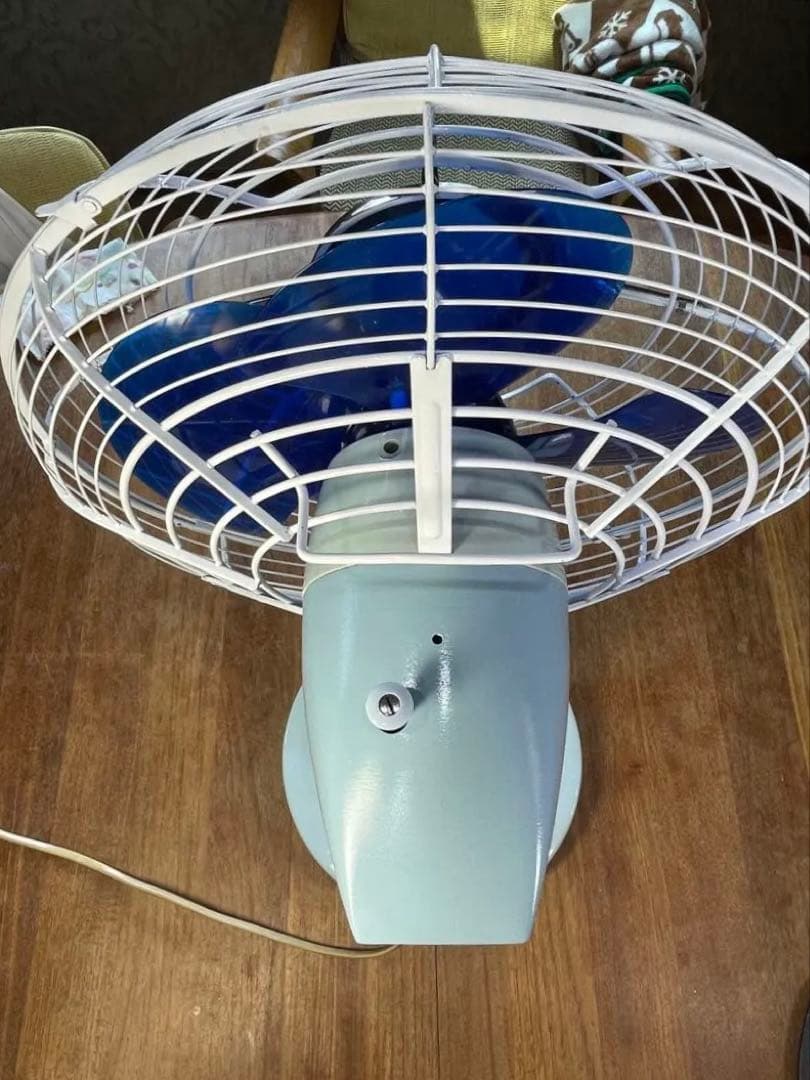 DarkBlue の涼しげな羽根/ランプも光る！ 暑夏をecoに乗切る東芝扇風機