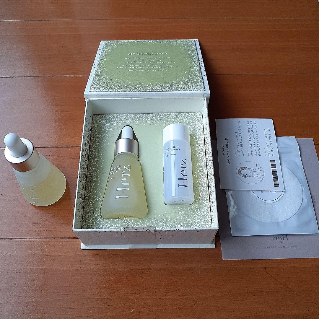 Herzヘルツスキン 美容液 ミニ化粧水付き ホリデーコレクション　&　もう1本