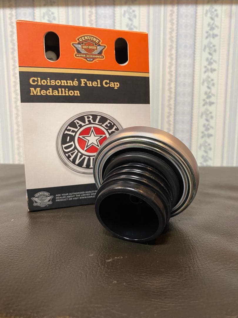 ハーレー純正タンクキャップ メダリオン 七宝焼き - メルカリ