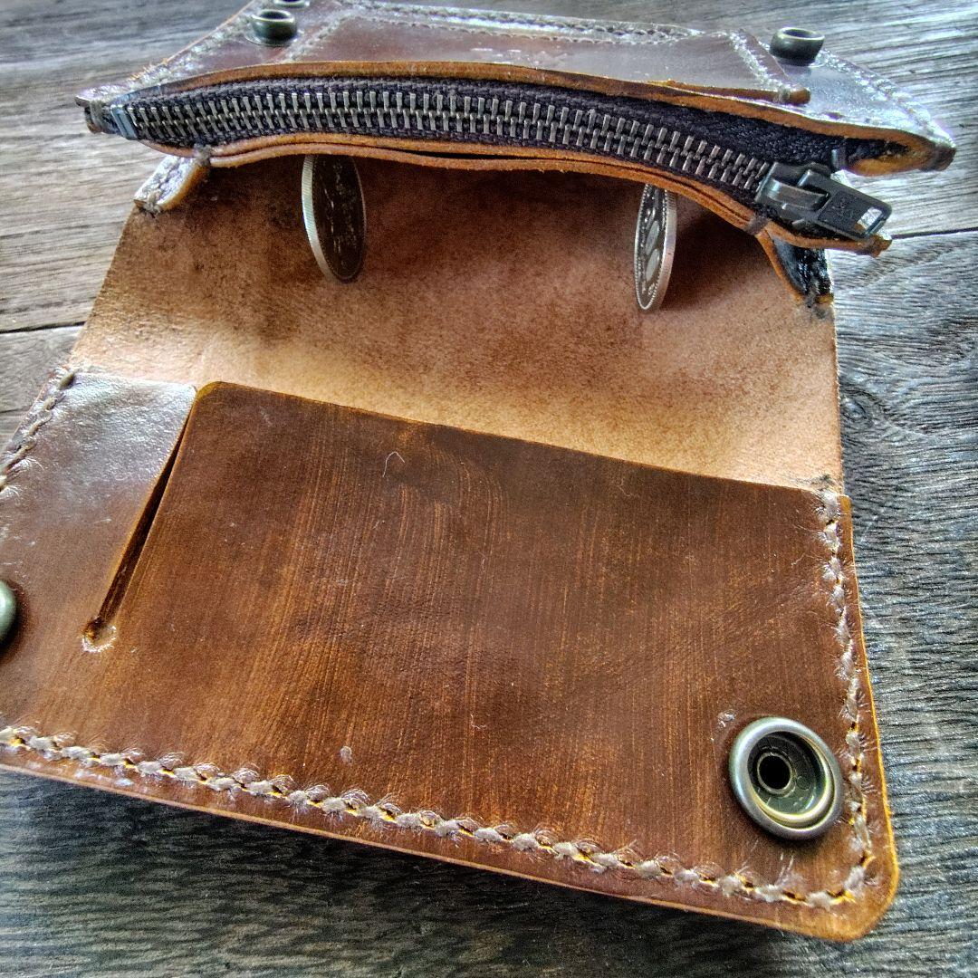 ミドルサイズ トラッカーウォレット 黒×茶 バラのカービング 81