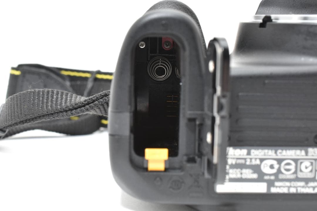 ☆撮影枚数3885枚・超美品☆ ニコン D3200 ボディ #20550