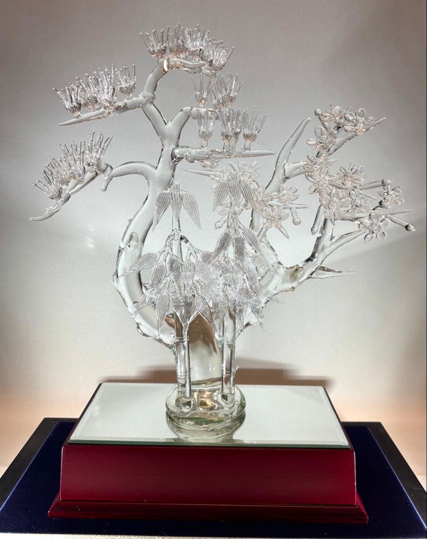 伝統工芸品 水晶彫刻『松竹梅』オブジェ（ガラスケース付き） 松竹梅の