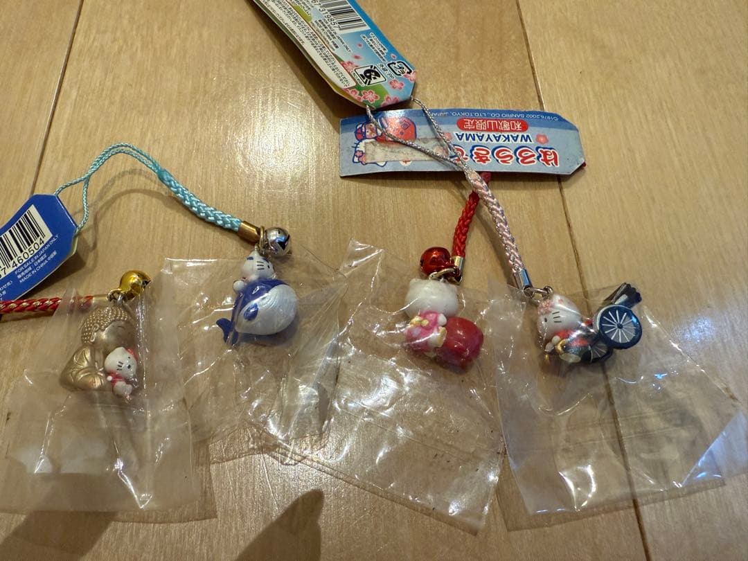 ご当地キティ 根付け ストラップ　キーホルダーまとめ売り　90個以上