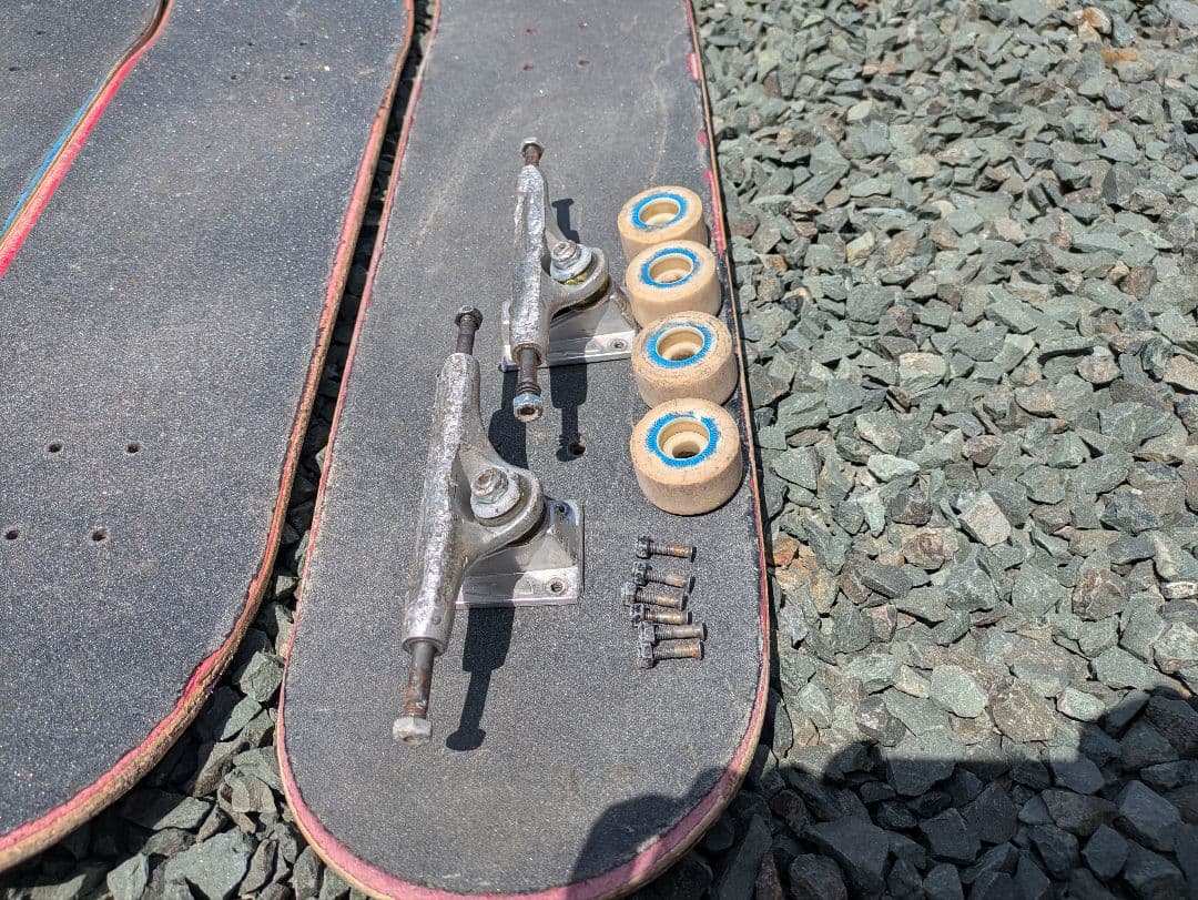 スケートボードデッキ 　廃デッキ　トラック　ウイール