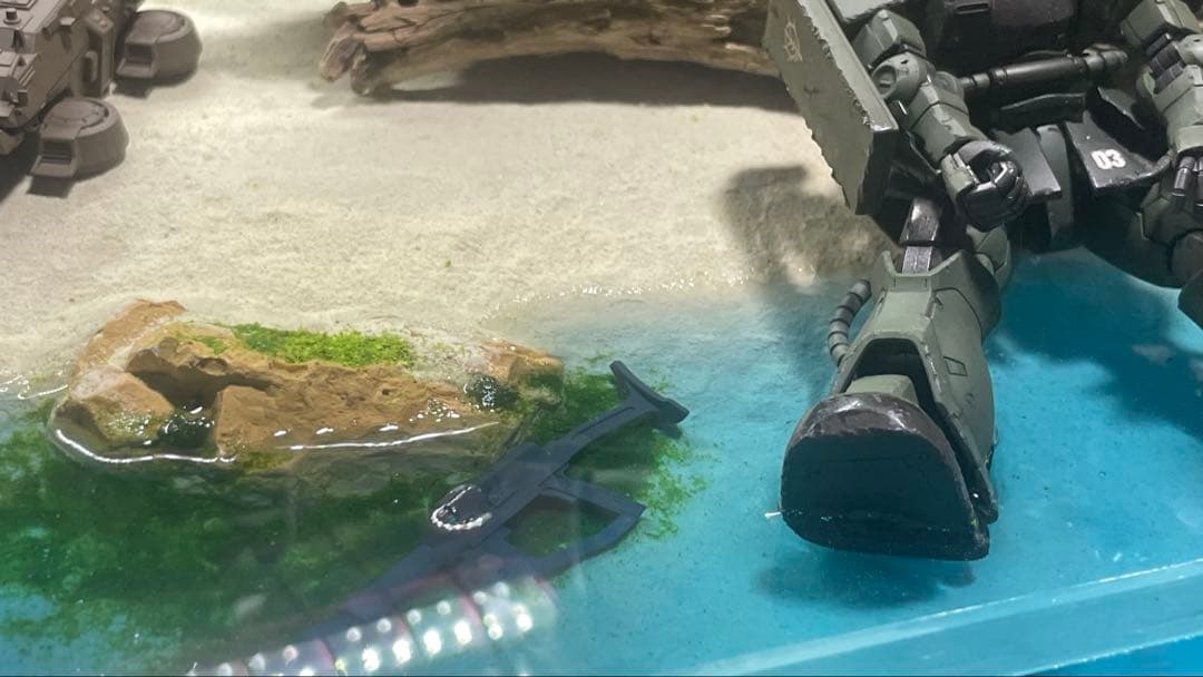 孤島で眠る　朽ちたザク　レジン　ジオラマ　1/144