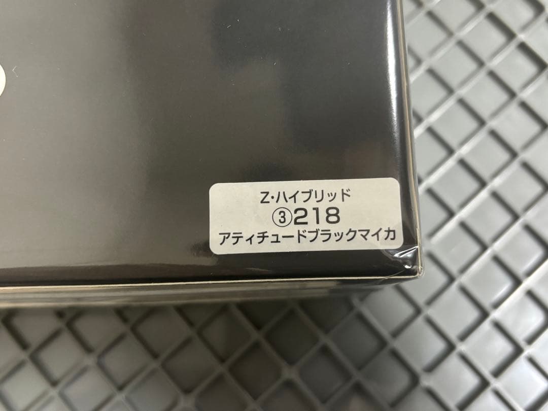 新型RAV4 カラーサンプル 12/18発売 Z アティチュードブラックマイカ