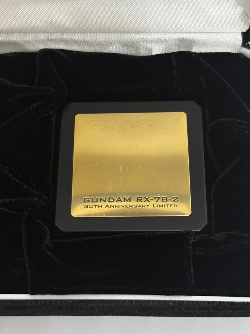 限定販売！U-Works『機動戦士ガンダム』純金像 | コウゲイ株式会社