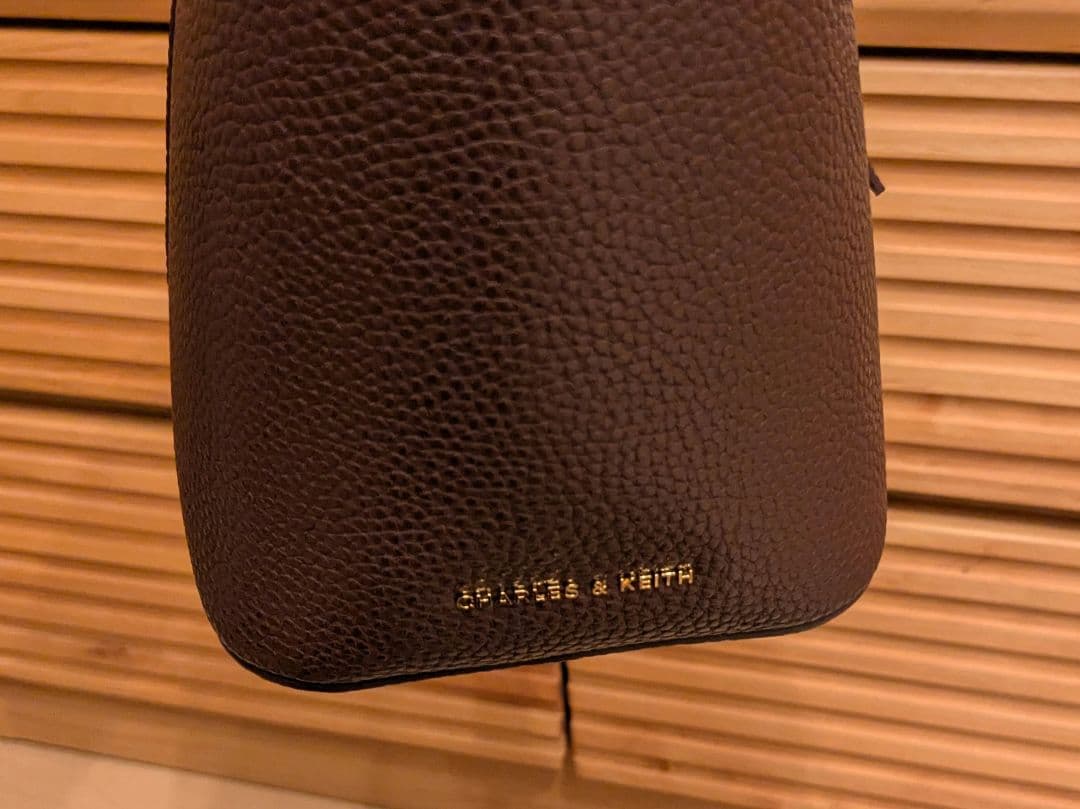 CHARLES&KEITH Beryl ベリル リサイクルレザー バケツバッグ