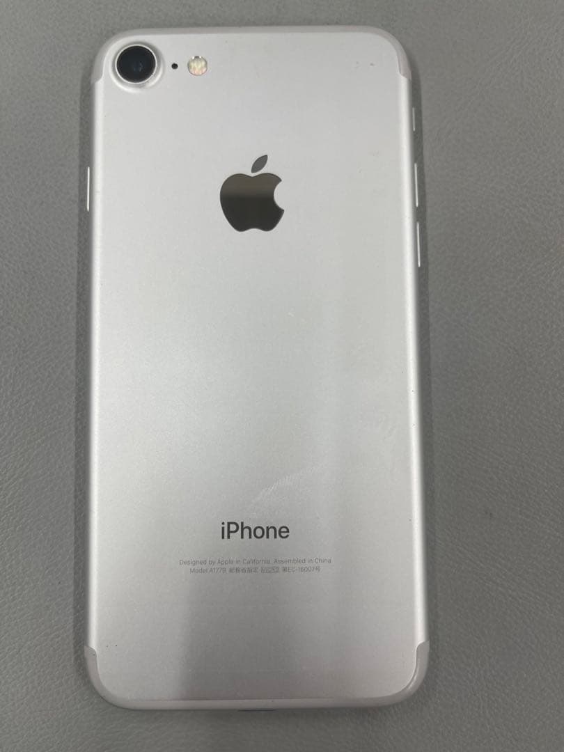 美品iPhone 7 Silver 32 GB SIMフリー