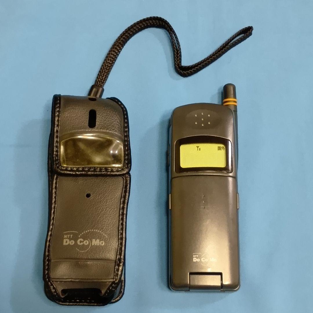 ドコモ ムーバ D2 ◇電源入ります。充電します。とてもキレイです。の