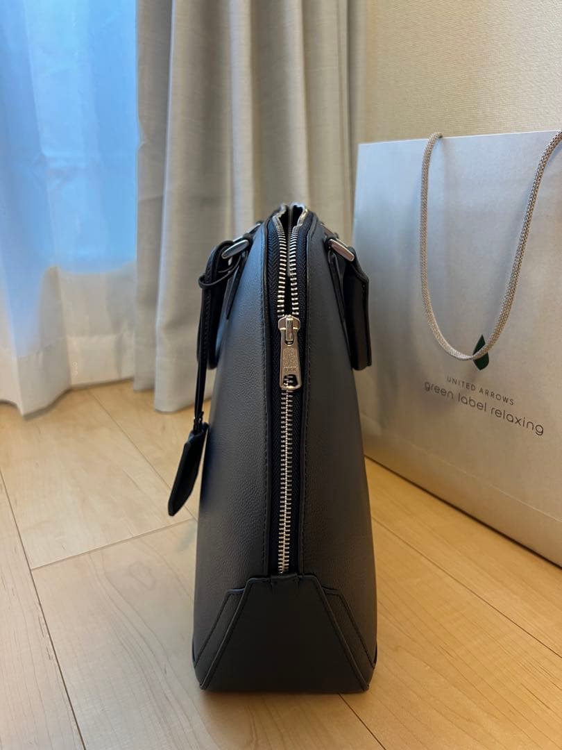 ダークブルーレザービジネスバッグ