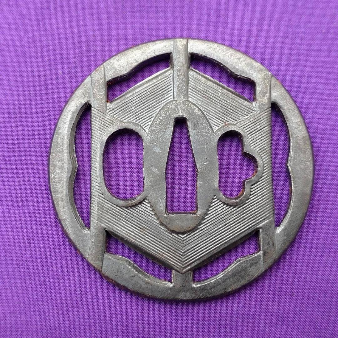 日本刀の鍔 直径約70㎜ 鍔 刀の鍔 鉄地 つば ツバ 鐔 　【9992】