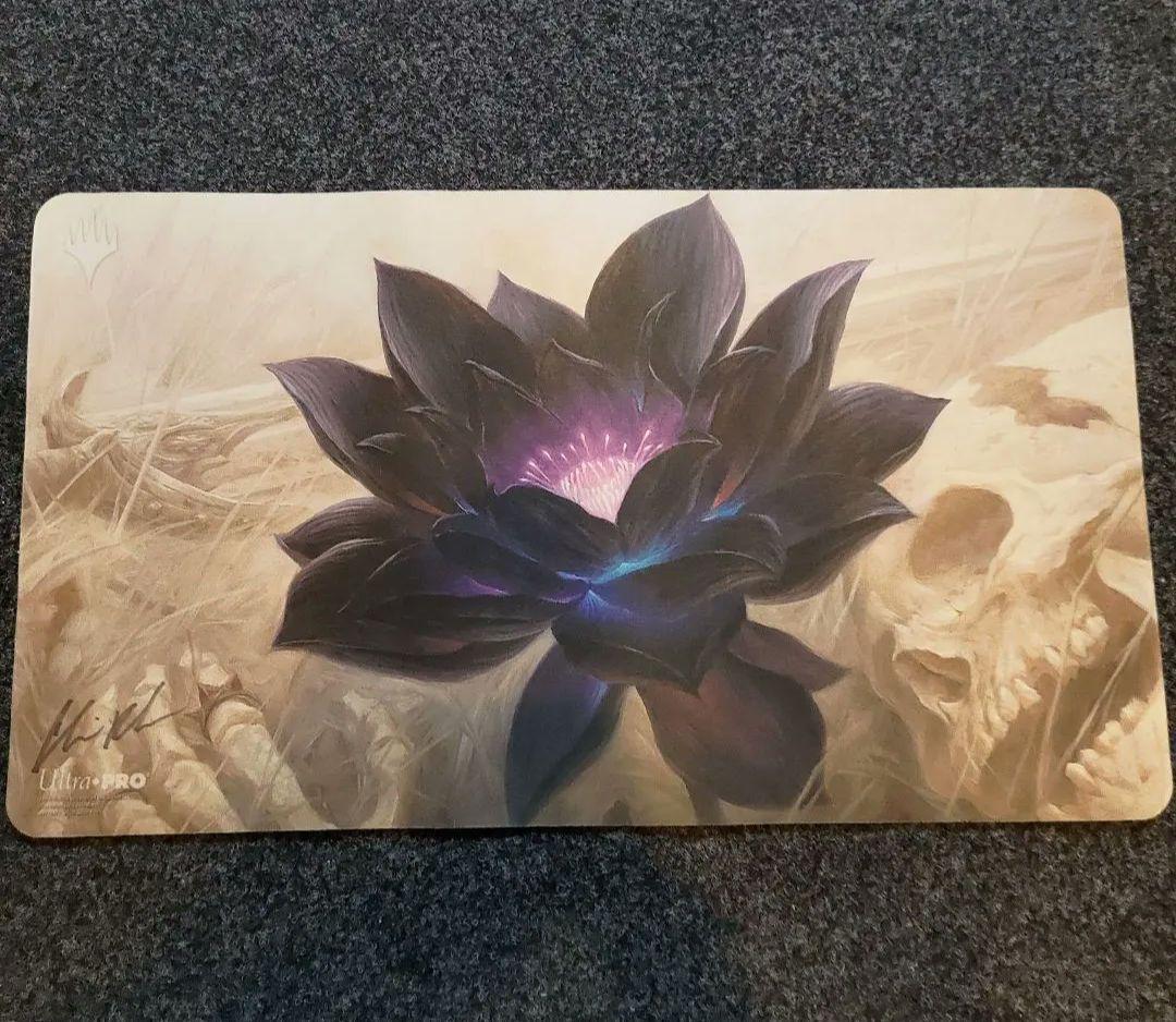 【希少】Black Lotus ブラックロータス プレイマット mo版 MTG 希少】Black Lotus ブラックロータス プレイマット mo版 MTG 希少