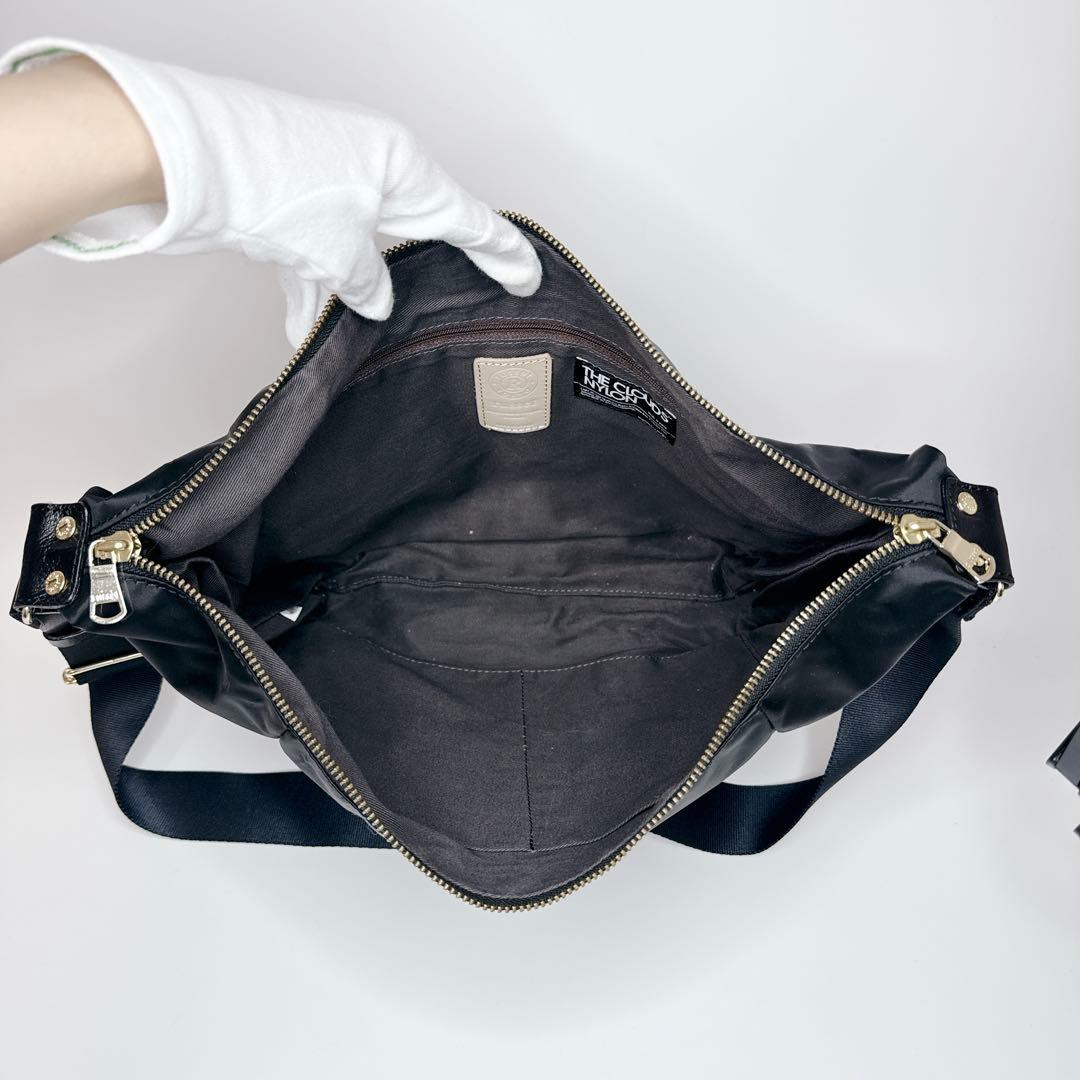 【人気商品】russet スリングバッグ　ナイロン　ブラック　ボディバッグ