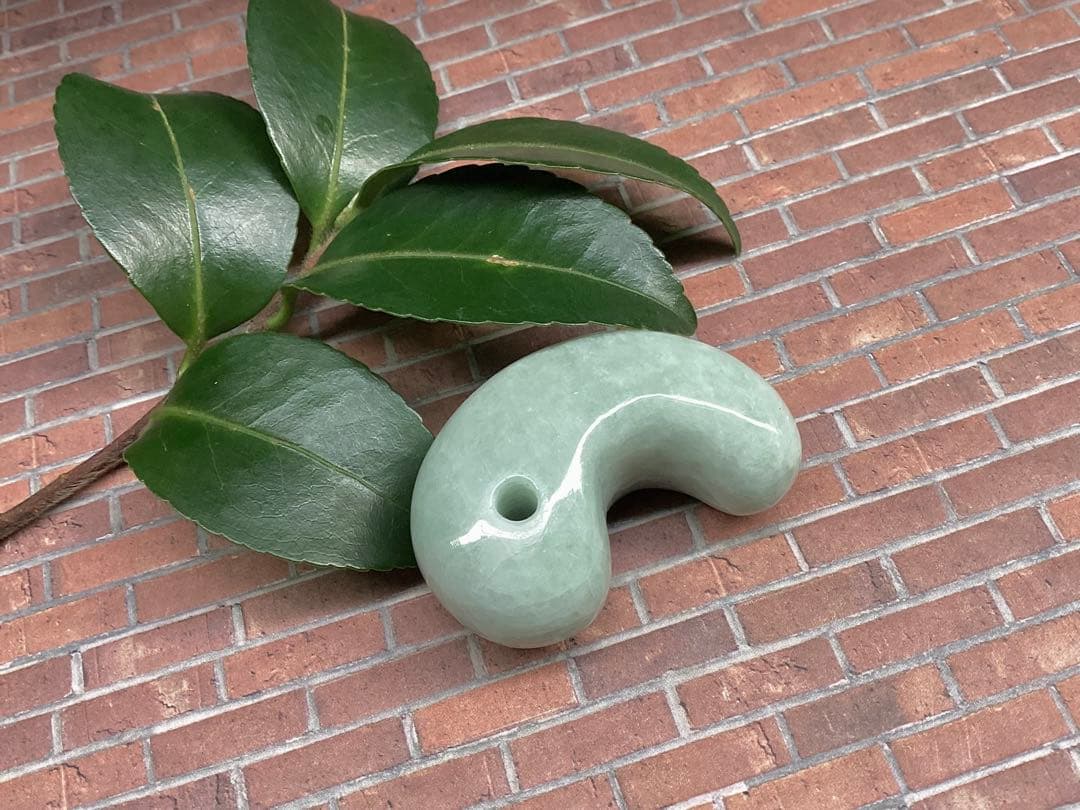 ✳通常50以上します‼️特大*糸魚川翡翠勾玉 身近に守護石