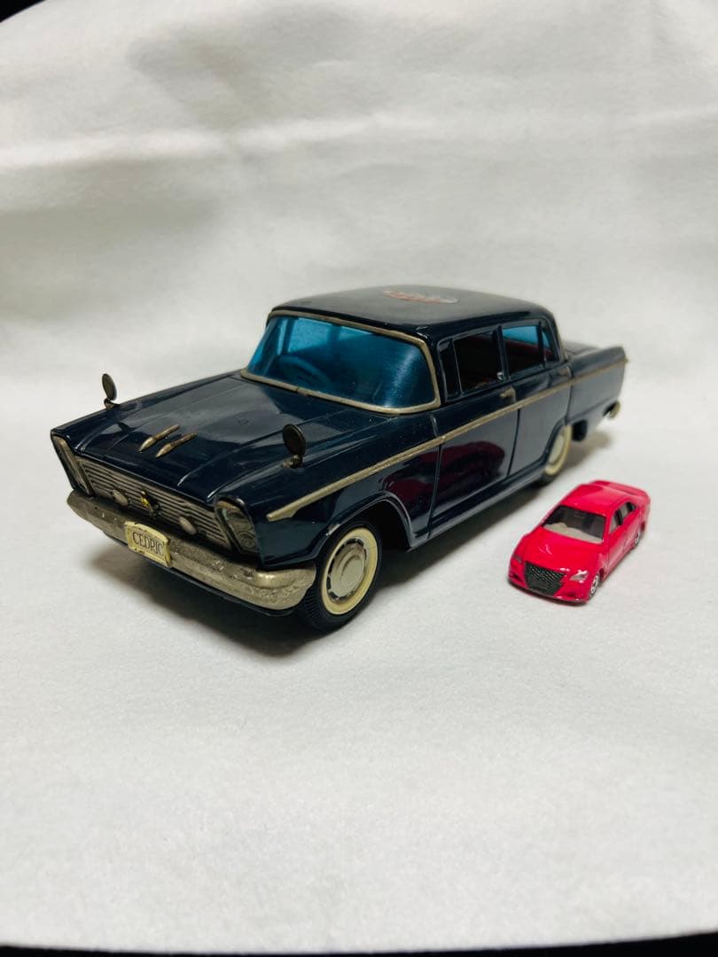 昭和レトロ イチコー ブリキ 日産セドリック・カスタム 縦目4灯 初期