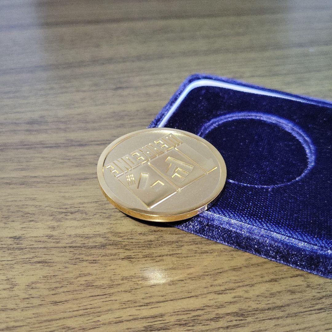 ONE PIECE 100巻発売記念メダル　ワンピース　金メダル