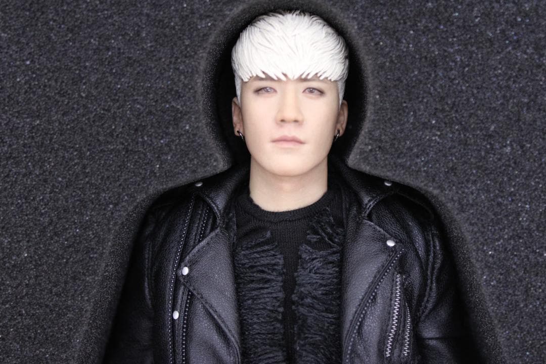 BIGBANG スンリ 12インチアクションフィギュア 29-EY1121-09 十二大戦