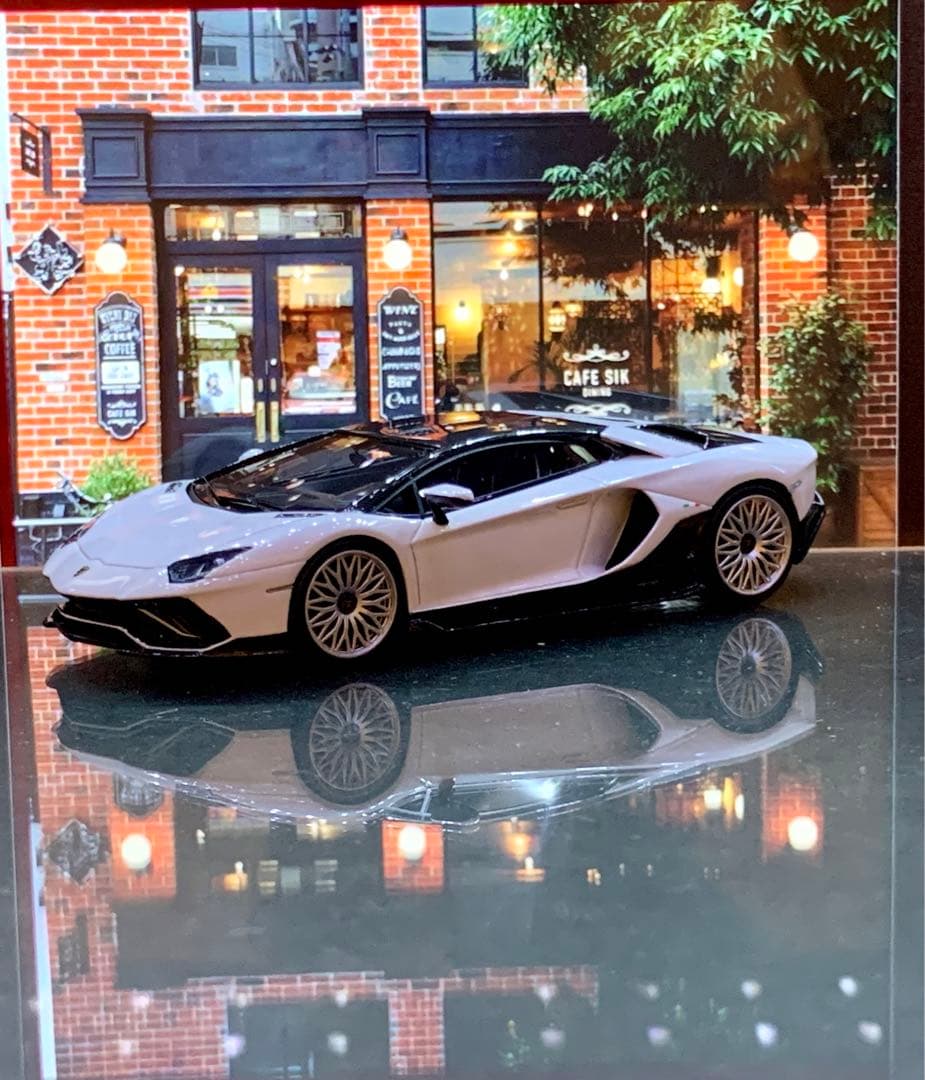 1/43 ランボルギーニ アヴェンタドール Ultimae Bianco Isi