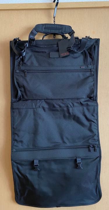 TUMI 三つ折りガーメントバッグ(機内持ち込み可) 節約