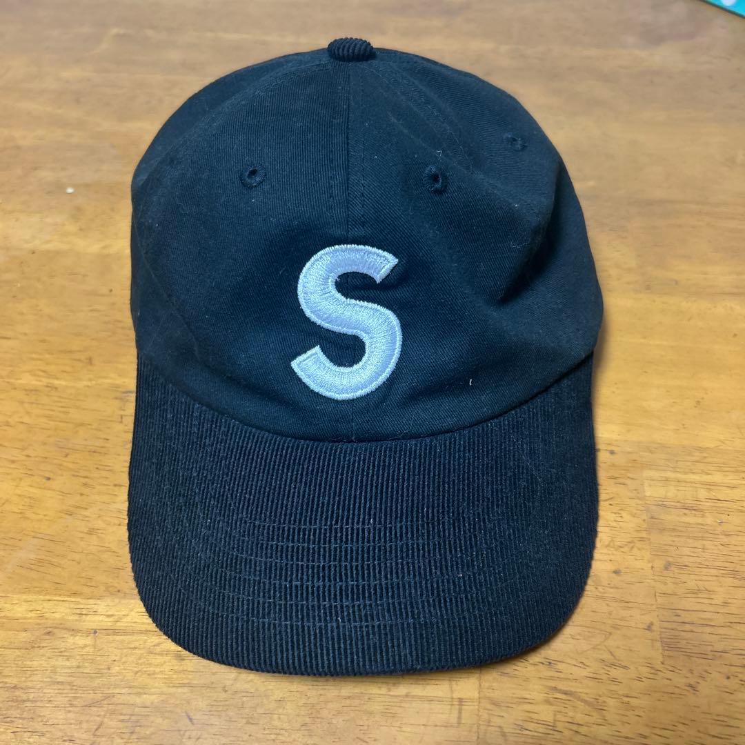 SUPREME ブラック キャップ Sの刺繍 - メルカリ