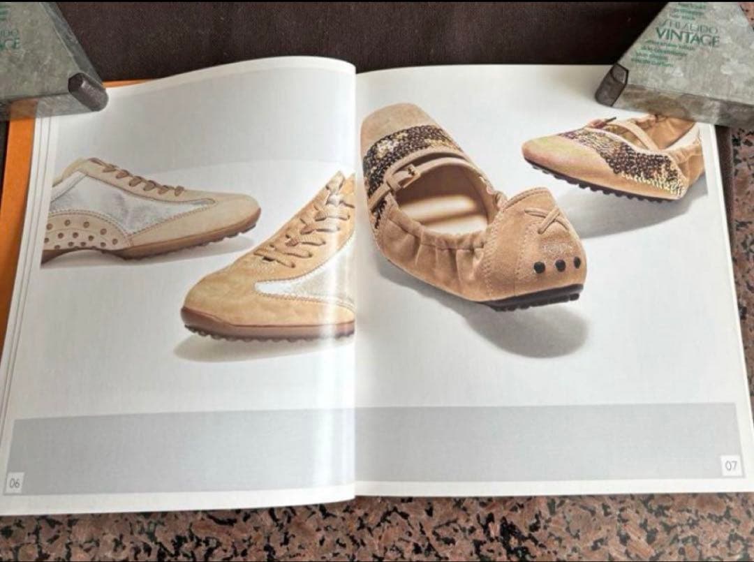 TOD'S トッズゴンミーニ　ドライビングシューズ　カタログのオマケ付き