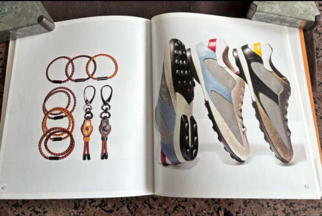 TOD'S トッズゴンミーニ　ドライビングシューズ　カタログのオマケ付き