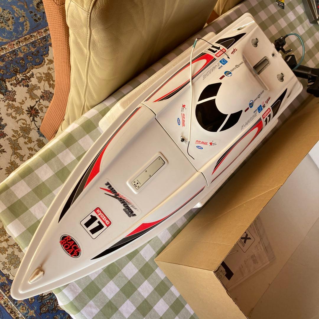 TWIN STORM 800 ラジコンボート