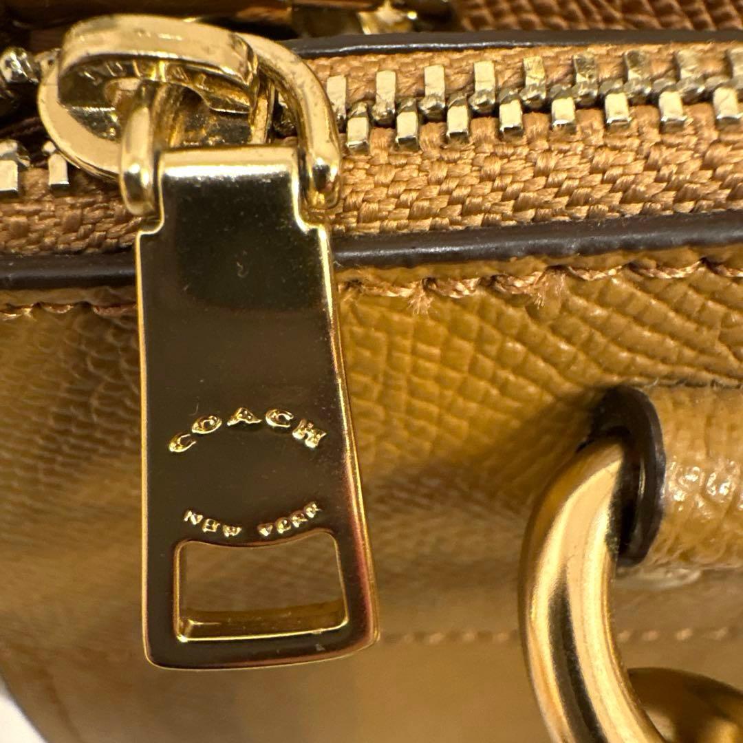 コーチ　ショルダーバッグ　ベージュ