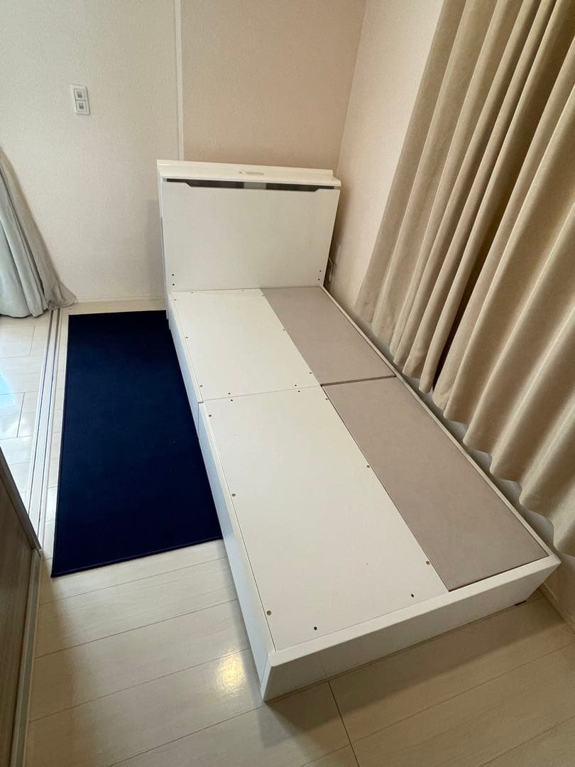 ニトリ　ホワイト シングルベッドフレーム