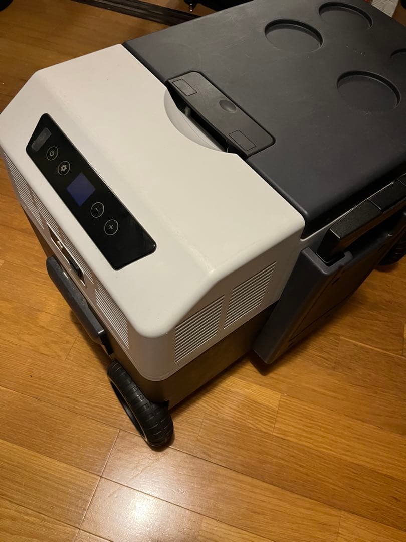 値下げ済み　バッテリー付き ポータブル冷蔵庫 デジタル表示 車載用　アウトドア用