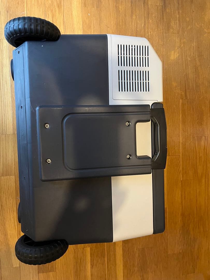 値下げ済み　バッテリー付き ポータブル冷蔵庫 デジタル表示 車載用　アウトドア用