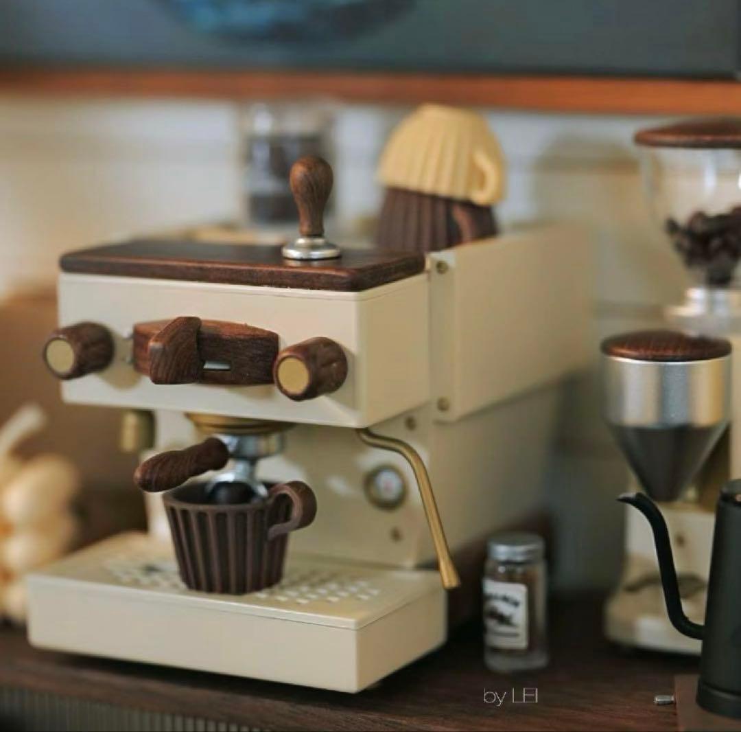 ミニチュア　コーヒーマシン　エスプレッソマシン　クリームホワイト　ドールハウス