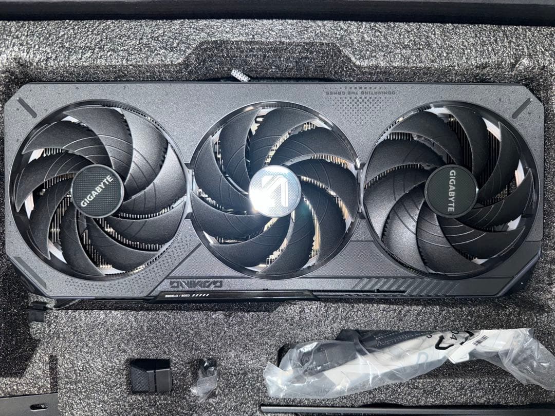 GIGABYTE RTX 5090 GAMING 基板（PCB）なし Gigabyte GeForce RTX 5090 Gaming OC Review - Circuit Board