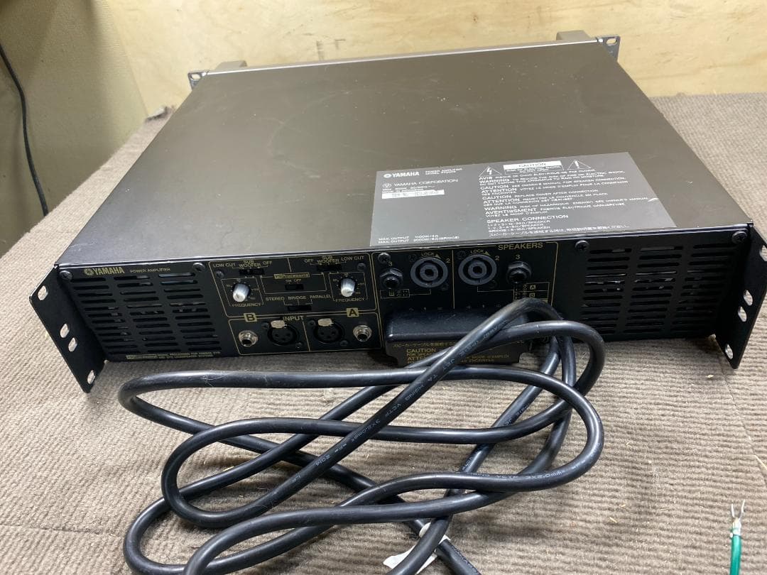 17 YAMAHA P7000S パワーアンプ