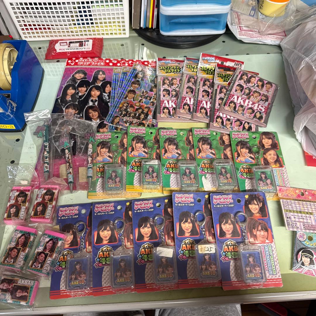 AKB48 トレカ シール グッズ セット AKB48 グッズセット - メルカリ