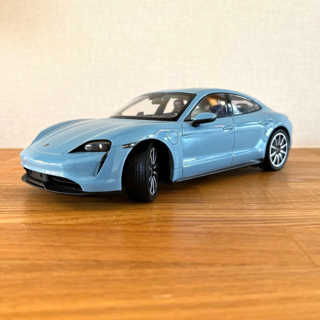 【ミニカー 美品 希少】ミニチャンプス 1/18 ポルシェ タイカン 4S