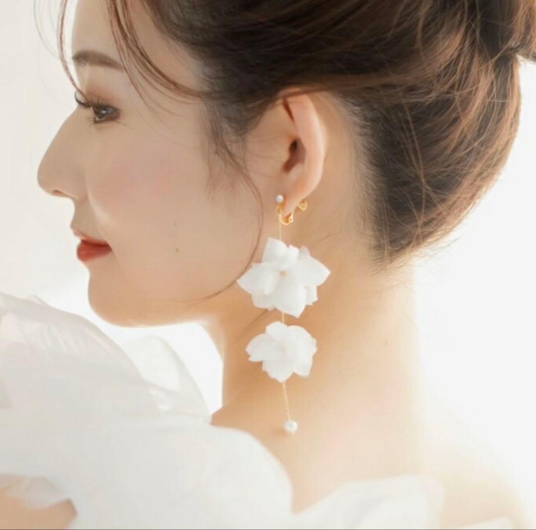 【Momo】ホワイトフラワーのブライダルアクセサリー2点セット