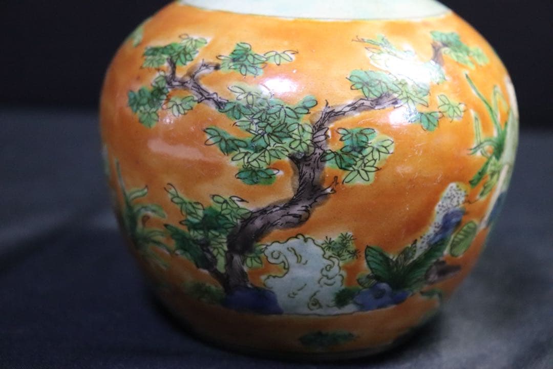 中国　黄釉小壺　人物　送料込み0719