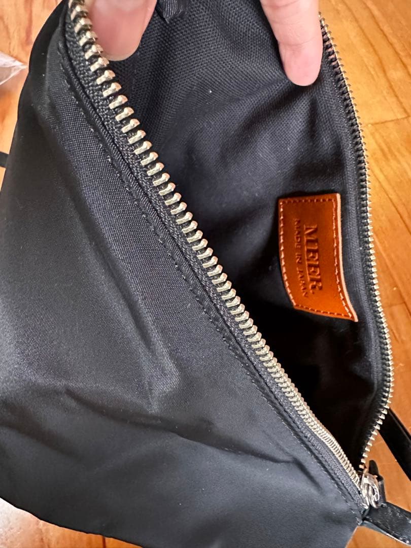 MEER. トライアングルバッグ ブラック