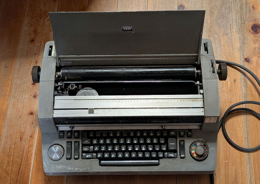 IBM電動タイプライター （ジャンク品） - メルカリ