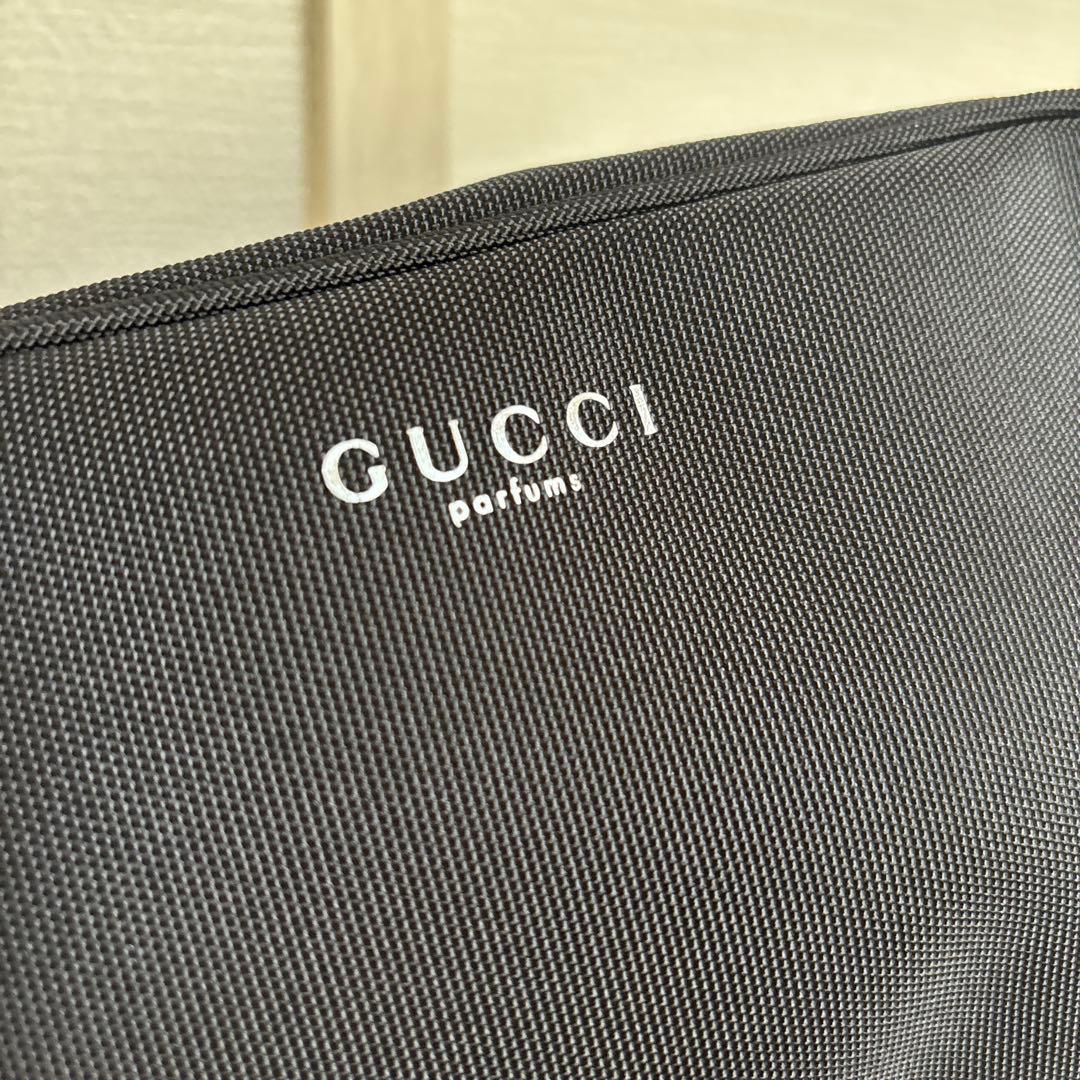 GUCCI シンプルデザイン 黒 美品 チェーンショルダー ポーチ グッチ