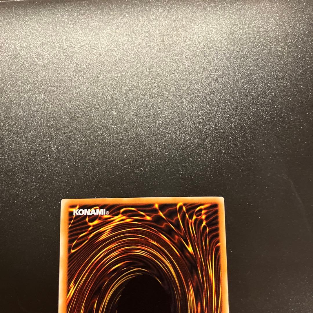 遊戯王カード ブラック・マジシャン（レリーフ）