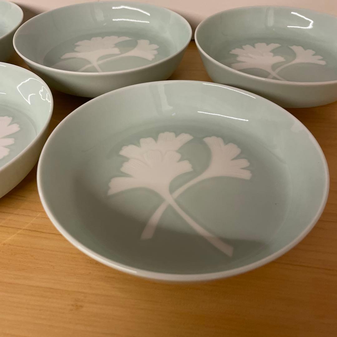 井上萬二 青白磁公孫樹文皿 5客揃　 人間国宝