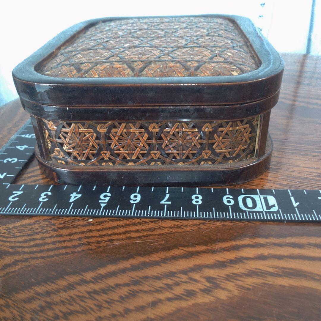 骨董6幾何学模様の木製小物入れ - メルカリ